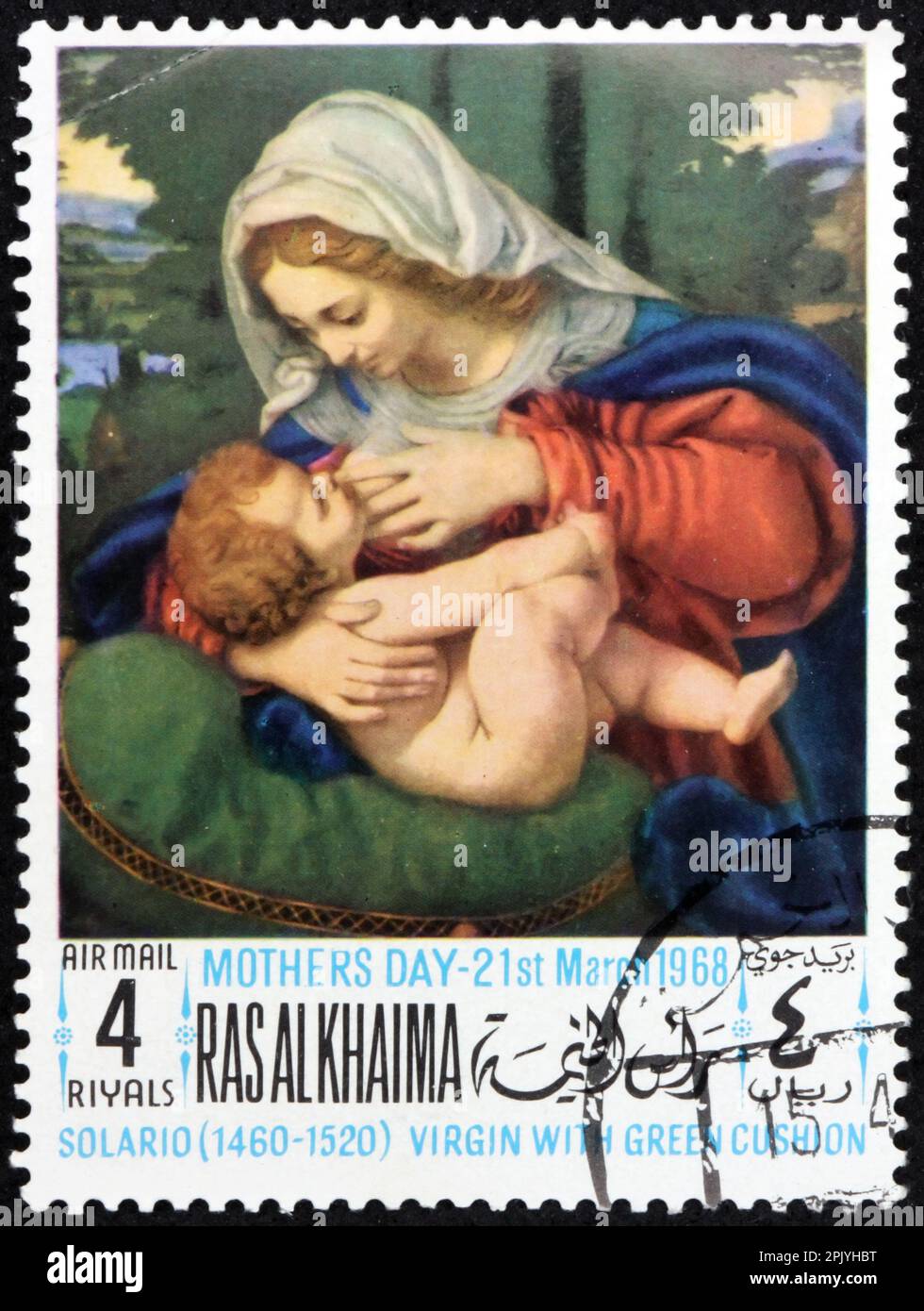 RAS al-KHAIMAH - CIRCA 1968: Un francobollo stampato a Ras al-Khaimah  mostra Madonna con bambino su cuscino verde, dipinto di Andrea solari  (1460-1524) Francese Foto stock - Alamy