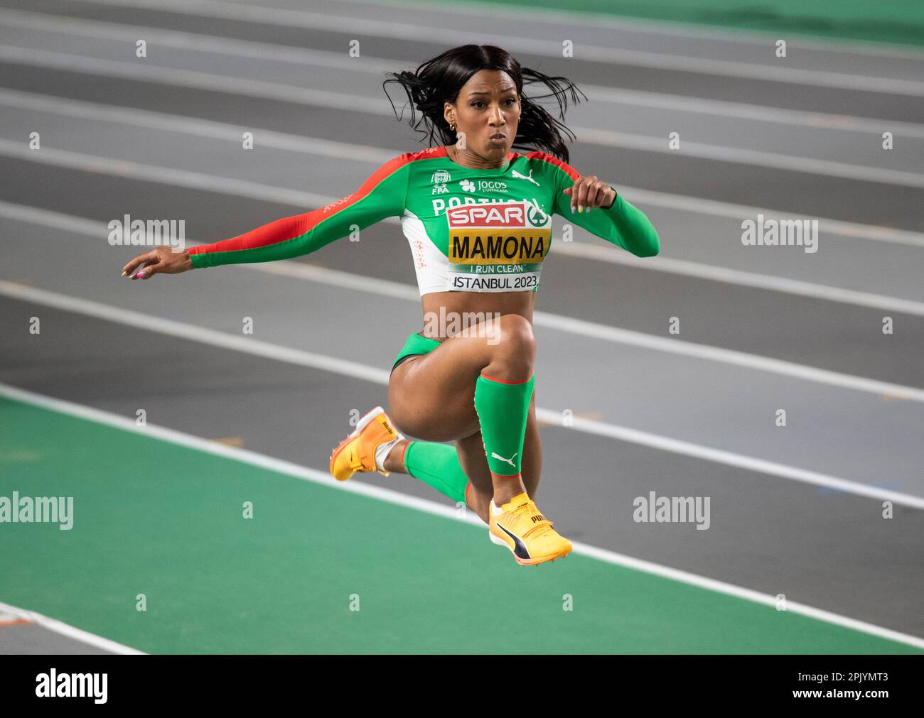 Patrícia Mamona, portoghese, che gareggia nella finale di salto triplo femminile ai Campionati europei di atletica indoor della Ataköy Athletics Arena in IST Foto Stock