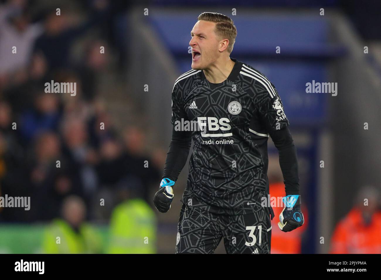 Leicester, Regno Unito. 04th Apr, 2023. Daniel Iversen #31 di Leicester City celebra Harvey Barnes #7 di Leicester City Goal per renderlo 1-1 durante la partita della Premier League Leicester City vs Aston Villa al King Power Stadium di Leicester, Regno Unito, 4th aprile 2023 (Foto di Gareth Evans/News Images) a Leicester, Regno Unito il 4/4/2023. (Foto di Gareth Evans/News Images/Sipa USA) Credit: Sipa USA/Alamy Live News Foto Stock