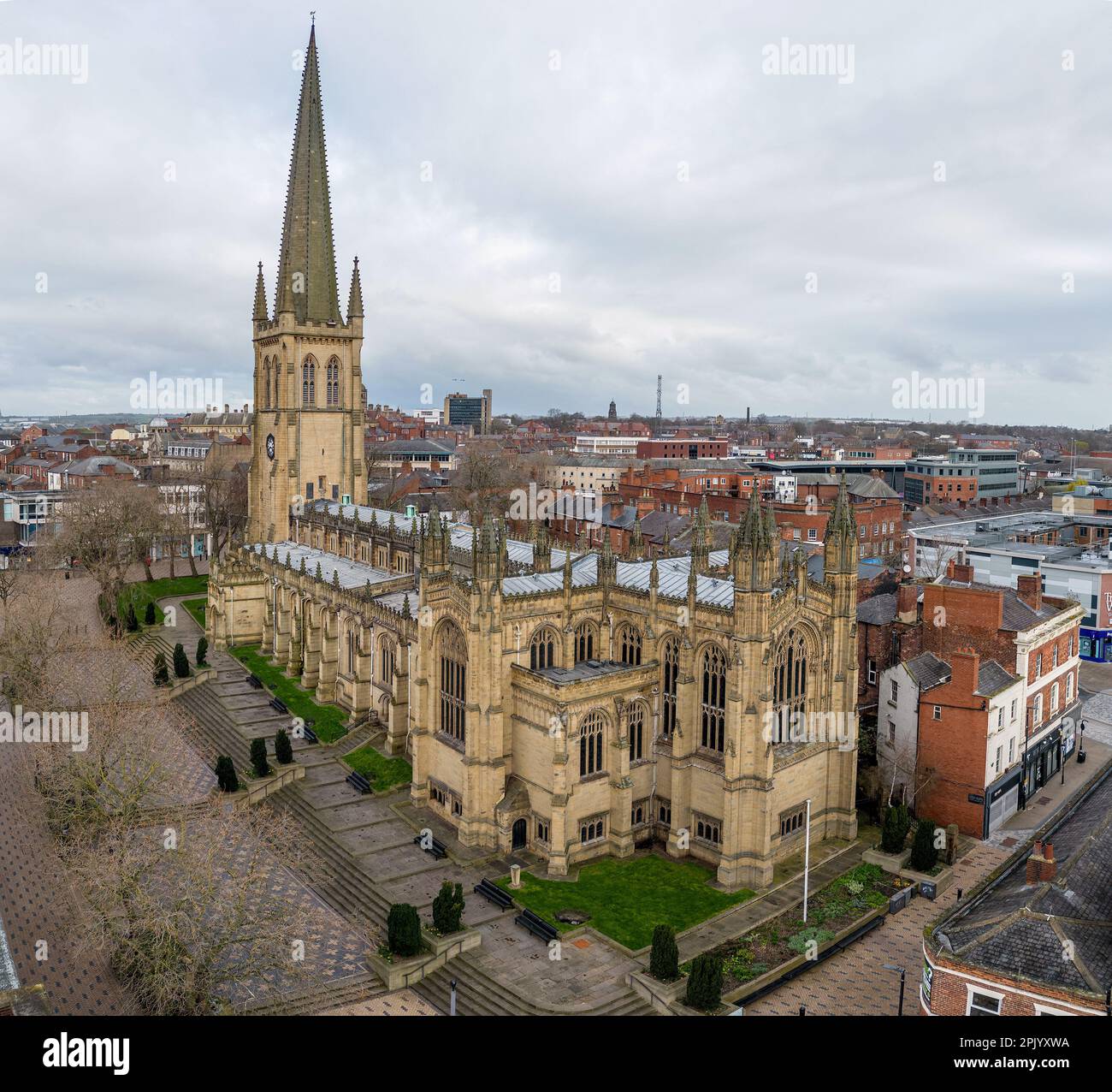 Centro città di Wakefield. Vista aerea della città del West Yorkshire, della cattedrale e del fiume calder Foto Stock