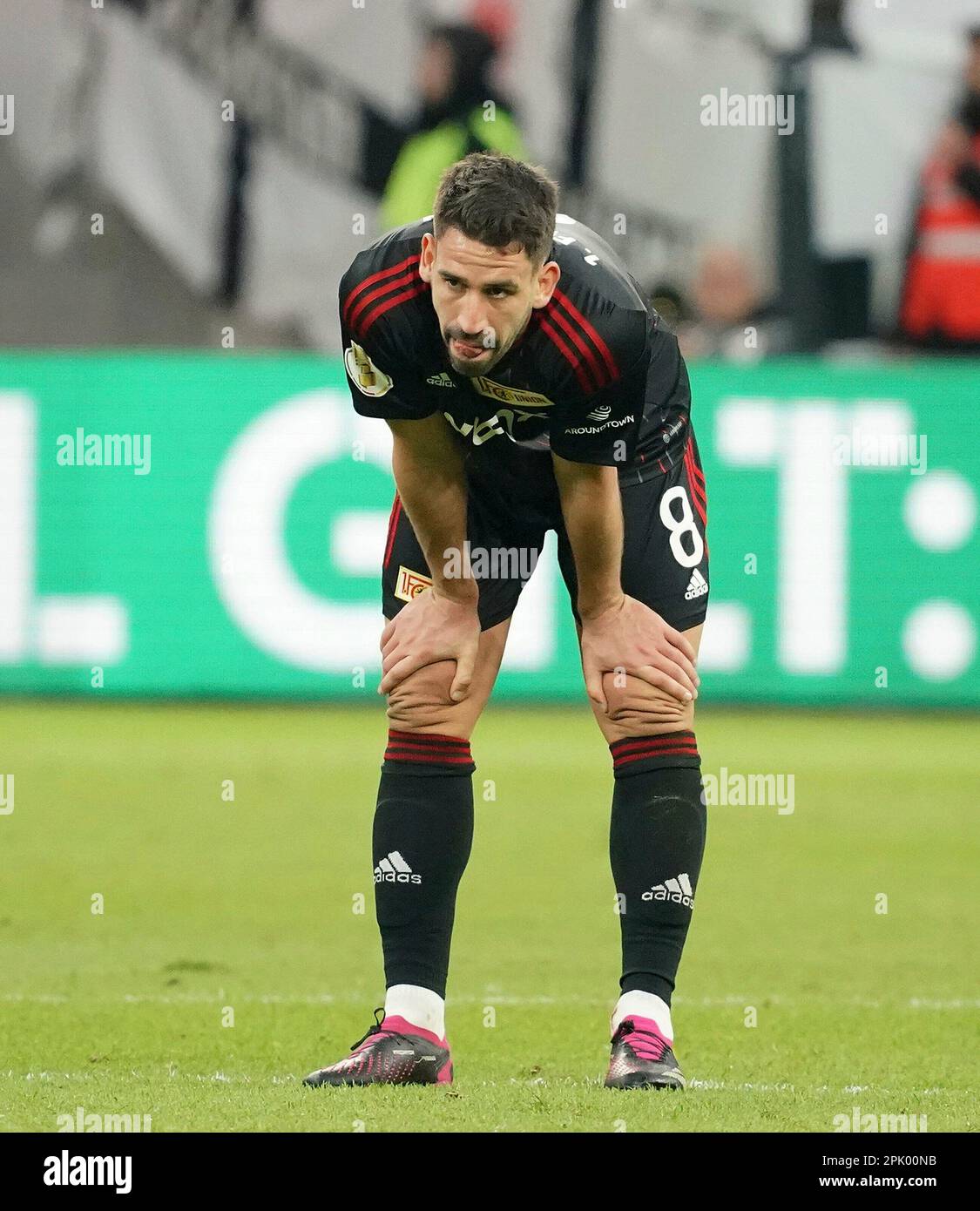 4th aprile 2023, Deutsche Bank Park, Francoforte, GER, DFB-Pokal, Eintracht Francoforte vs 1.Union Berlin, nella foto un deluso Rani Khedira (Union Berlin) dopo la sconfitta. Foto Stock