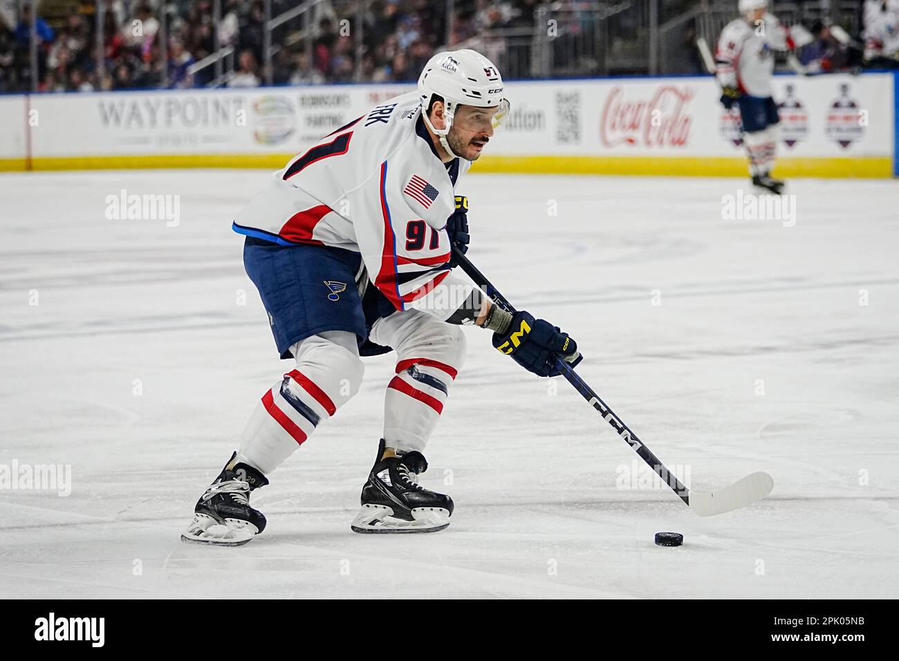 Bridgeport, Connecticut, Stati Uniti. 4th Apr, 2023. Springfield Thunderbirds Martin Frk''¨ (91) pattina durante una partita della American Hockey League contro i Bridgeport Islanders alla Total Mortgage Arena di Bridgeport, Connecticut. Rusty Jones/Cal Sport Media/Alamy Live News Foto Stock