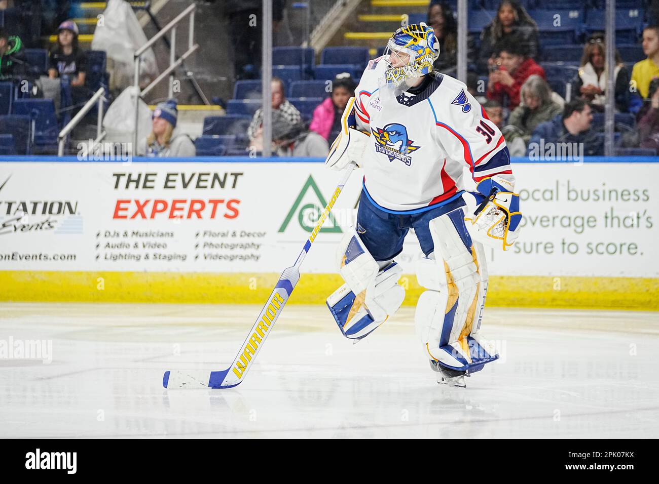 Bridgeport, Connecticut, Stati Uniti. 4th Apr, 2023. Springfield Thunderbirds Joel Hofer (30) pattina durante una partita della American Hockey League contro i Bridgeport Islanders alla Total Mortgage Arena a Bridgeport, Connecticut. Rusty Jones/Cal Sport Media/Alamy Live News Foto Stock