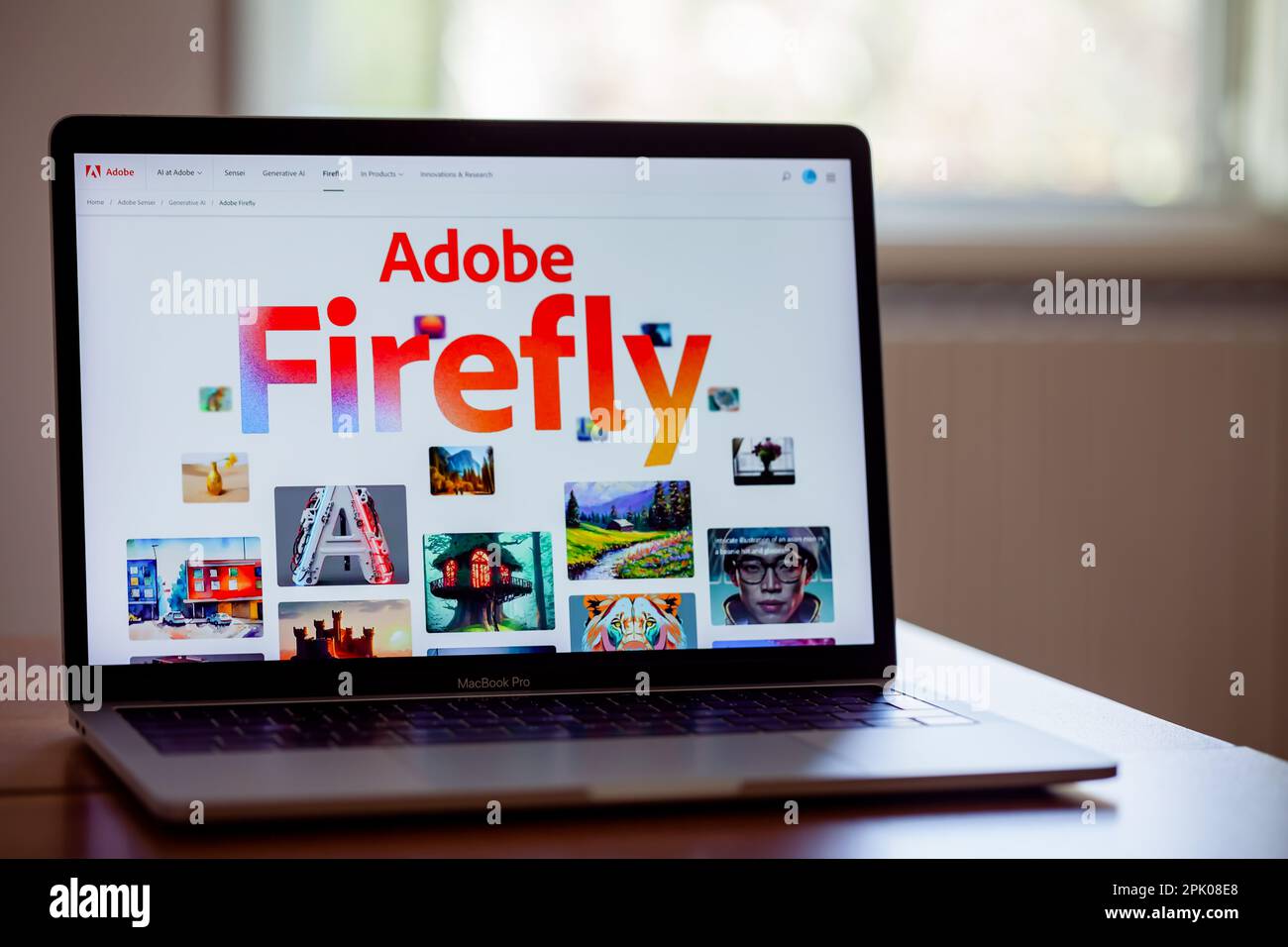 ITALIA - 4 aprile 2023: Visualizzazione del sito Web di Adobe Firefly sullo schermo del computer portatile mac. Adobe ha annunciato la versione beta del suo strumento ai Art Generator. Foto Stock