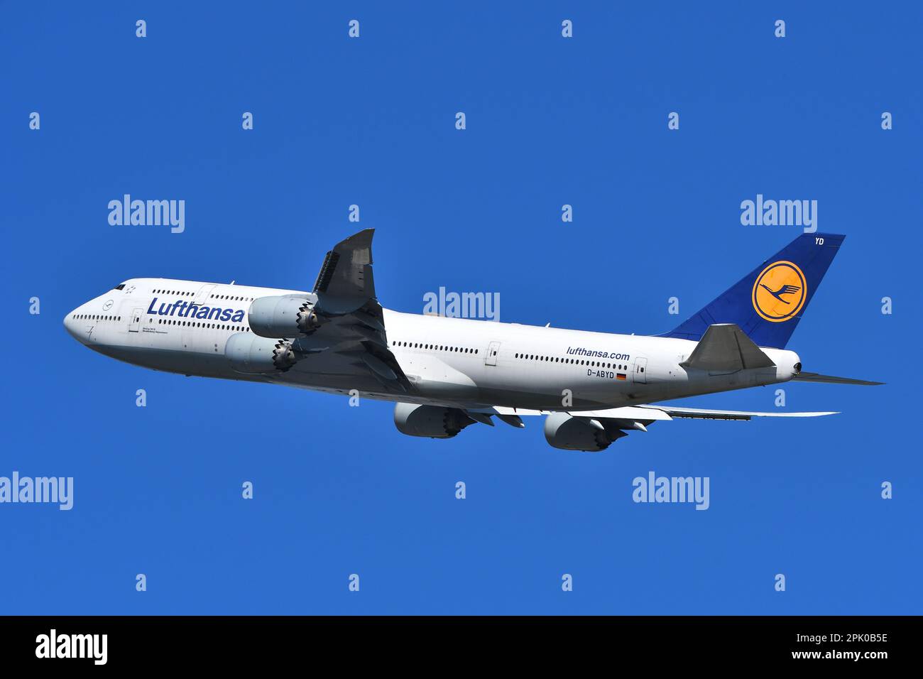 Tokyo, Giappone - 19 marzo 2023: Aereo passeggeri Lufthansa Boeing B747-8 (D-ABYD). Foto Stock