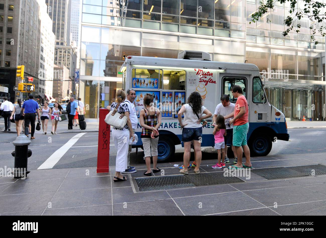 Un camion del gelato sulla 5th Avenue a Manhattan, New York City, USA. Foto Stock