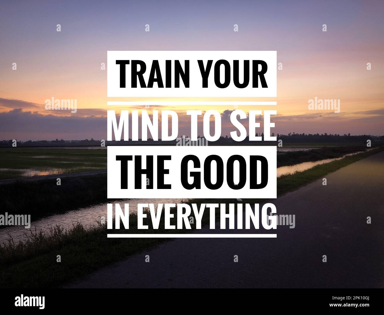 Citazione motivazionale e motivazionale con frase TRAIN LA VOSTRA MENTE PER VEDERE IL BENE IN TUTTO Foto Stock