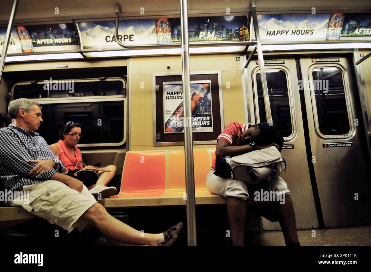 Seduti al Subway a New York City, USA. Foto Stock