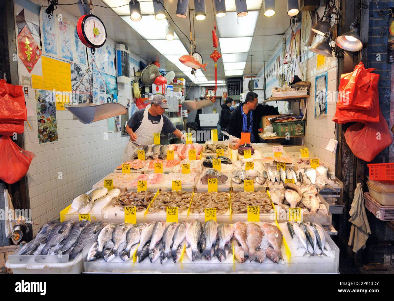 Un negozio di pesce e frutti di mare a Chinatown di Manhattan, New York City, USA. Foto Stock