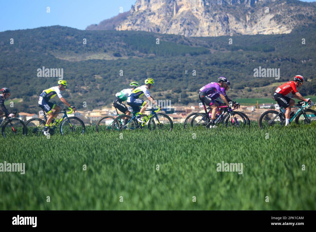 Ariski, Navarra, Spagna. 4th Apr, 2023. Zabal, Spagna, 04th aprile 2023: Jorge Arcas (Movistar Team) a capo del peloton durante la 2nd° tappa del Paese Basco Itzulia 2023 tra Viana e Leitza, il 04 aprile 2023, a Zabal, Spagna. (Credit Image: © Alberto Brevers/Pacific Press via ZUMA Press Wire) SOLO PER USO EDITORIALE! Non per USO commerciale! Foto Stock