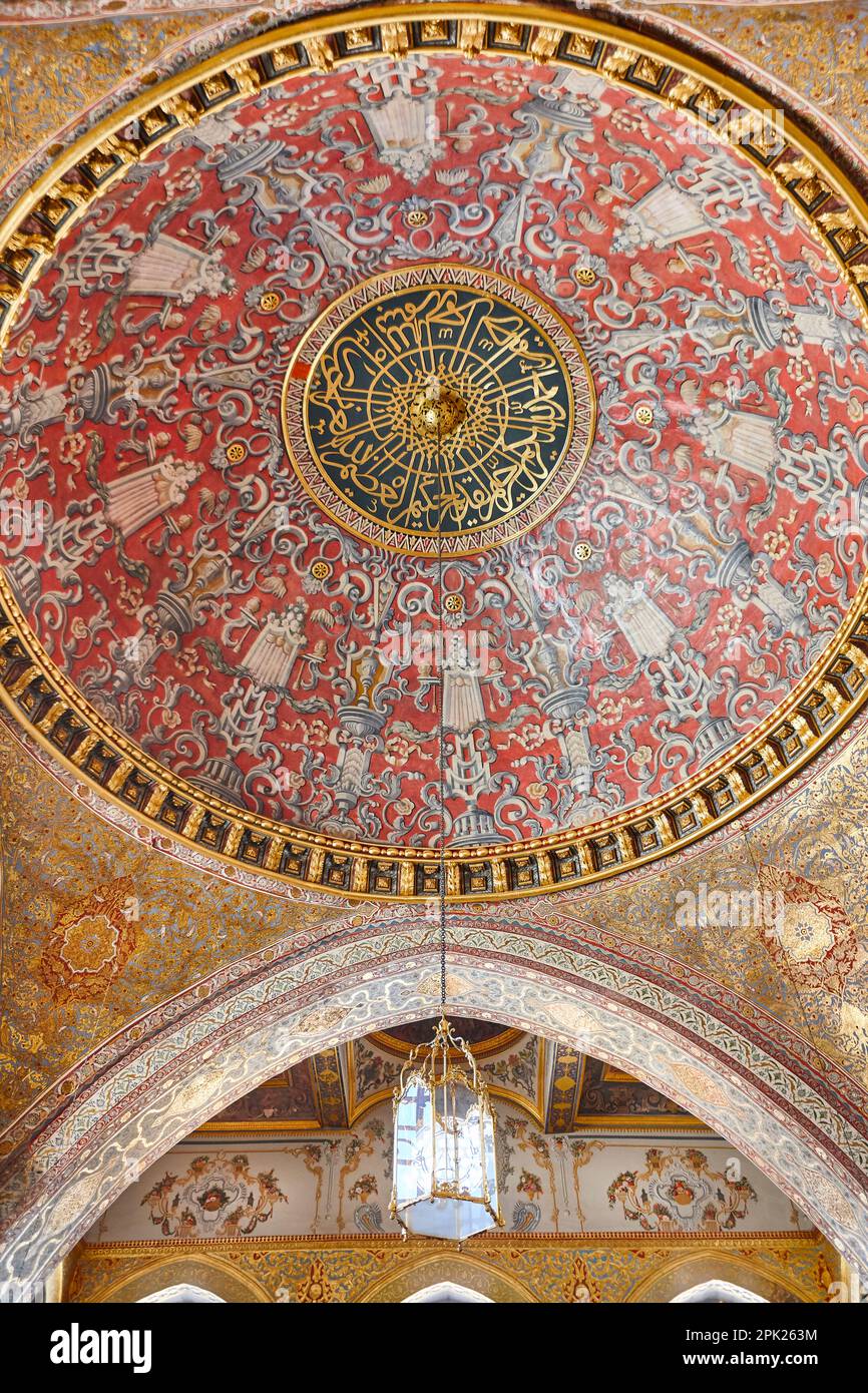 Interno del palazzo Topkapi. Cupola della sala imperiale. Istanbul, Turchia Foto Stock