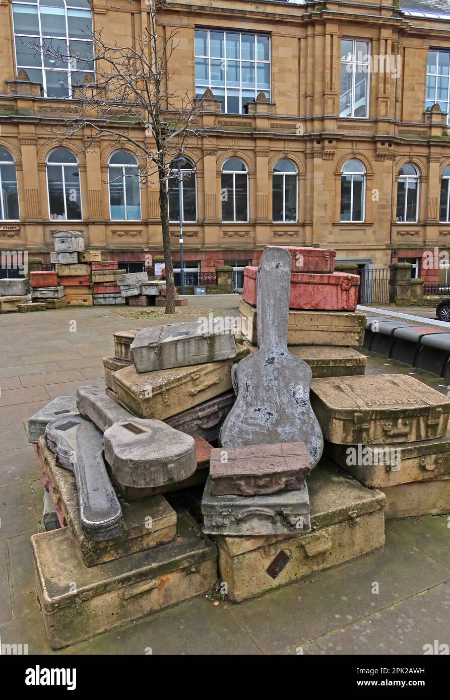 1998 - Un progetto di Case History, arte pubblica di John King, di fronte al Liverpool Institute for Performing Arts (LIPA), Mount Street / Hope Street L1 9BQ Foto Stock