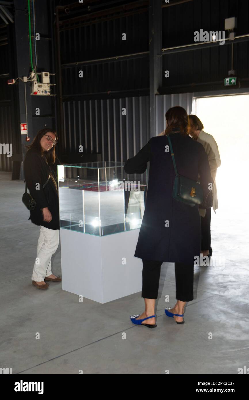 4 aprile 2023 - Milano - Pirelli Hangar Bicocca mostra 'Grand Bala' dell'artista Ann Veronica Janssens. Foto Stock