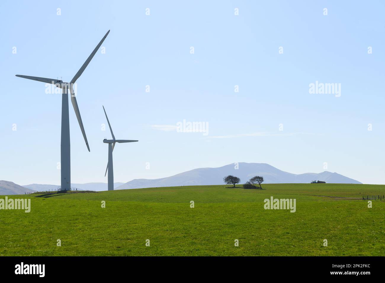 Turbine eoliche nella Wharrel's Hill Wind Farm vicino a Bothel, nella zona settentrionale del lago, Cumbria Foto Stock