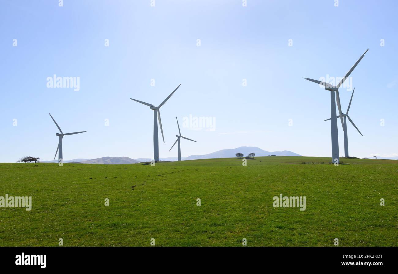 Turbine eoliche nella Wharrel's Hill Wind Farm vicino a Bothel, nella zona settentrionale del lago, Cumbria Foto Stock