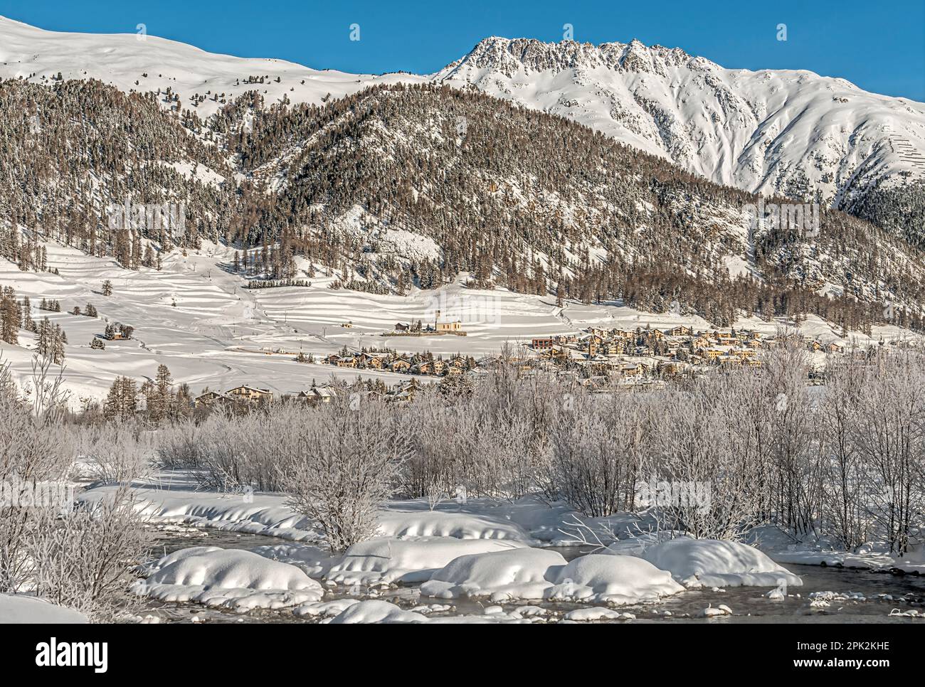 Paesaggio invernale vicino a Samedan in Engadina, Grigioni, Svizzera Foto Stock