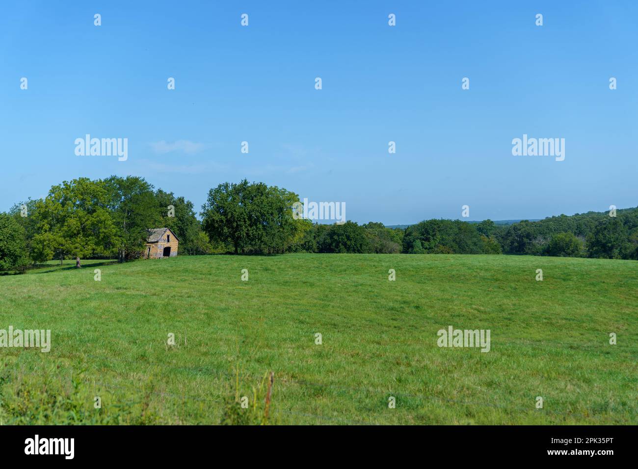 Vecchia casa abbandonata in una fattoria rurale del Missouri Foto Stock