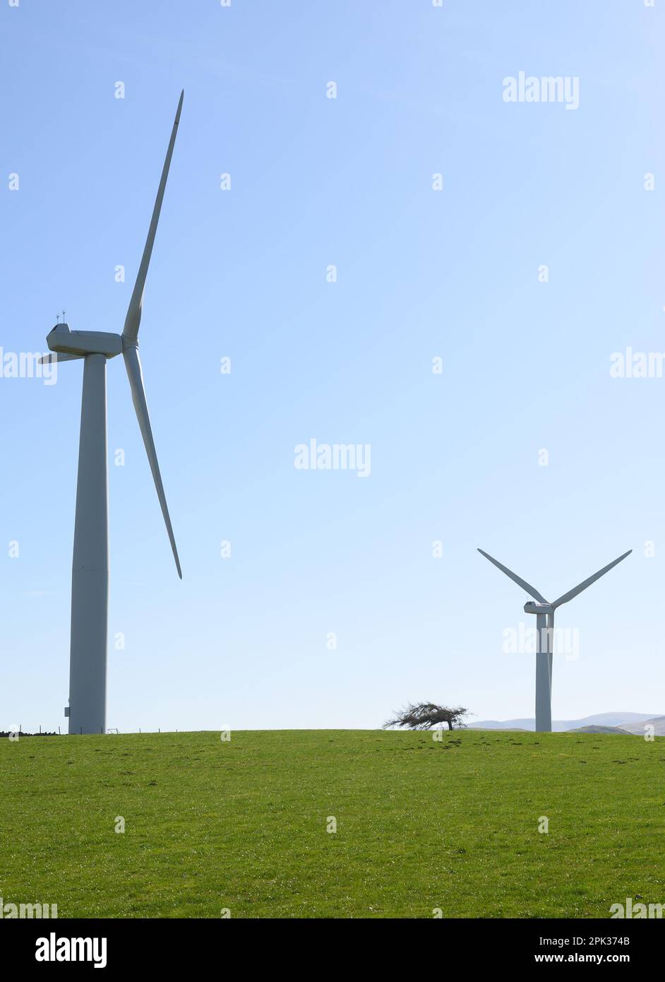 Turbine eoliche nella Wharrel's Hill Wind Farm vicino a Bothel, nella zona settentrionale del lago, Cumbria Foto Stock