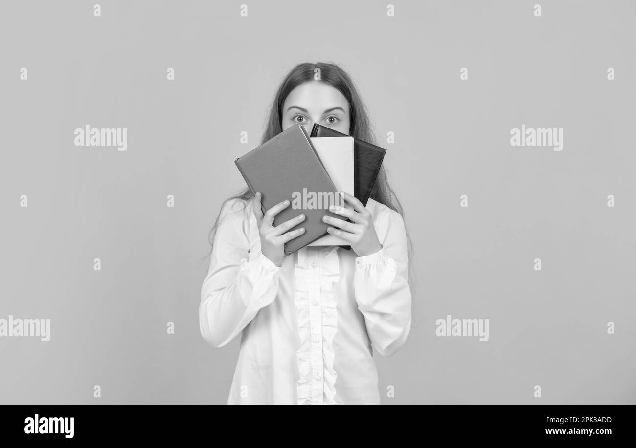 giorno di conoscenza. taccuino del taccuino del taccuino. studente nella high school. ragazza teen fanno i compiti Foto Stock