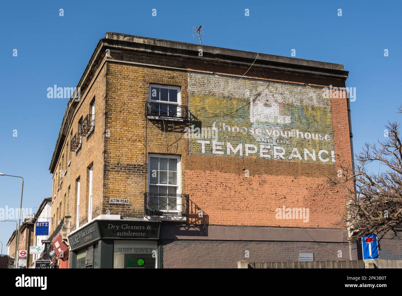Ghost sign on the ex The Temperance Building Society Building Building Building, Alton Road, Richmond, TW9, London, Inghilterra, Regno Unito Foto Stock