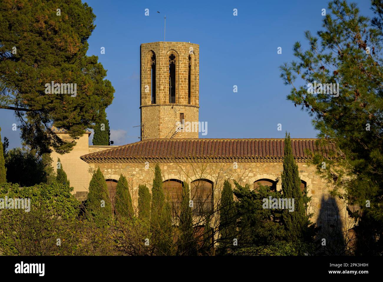 Campanile del Monastero reale di Pedralbes al tramonto (Barcellona, Catalogna, Spagna) ESP: Campanario del Real Monasterio de Pedralbes al atardecer Foto Stock