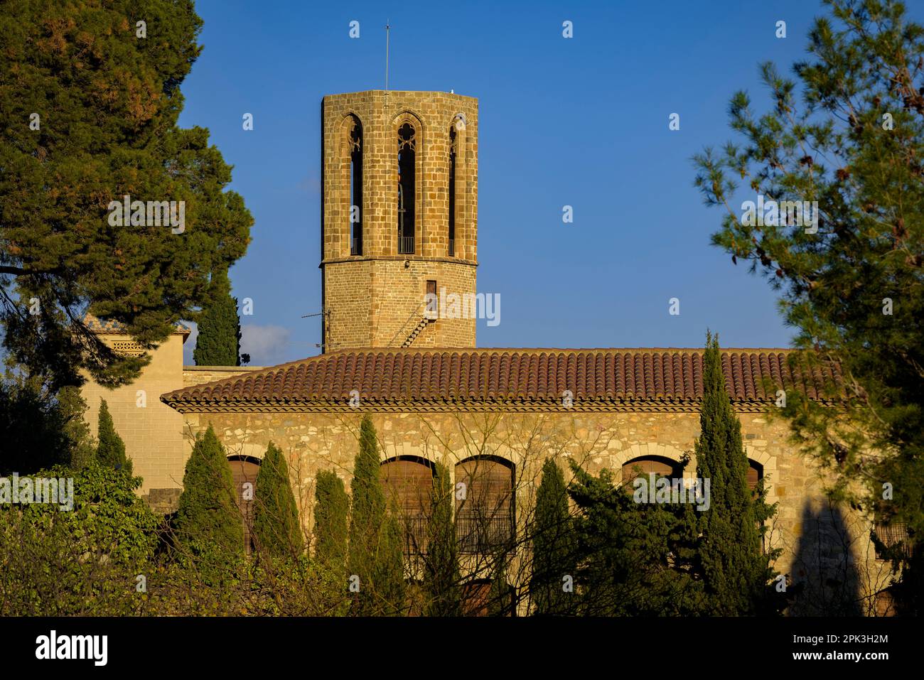 Campanile del Monastero reale di Pedralbes al tramonto (Barcellona, Catalogna, Spagna) ESP: Campanario del Real Monasterio de Pedralbes al atardecer Foto Stock