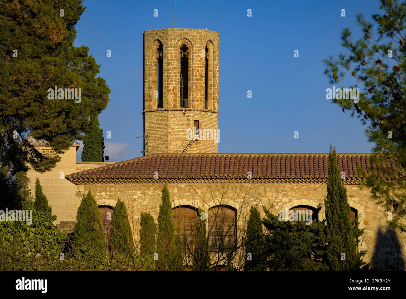 Campanile del Monastero reale di Pedralbes al tramonto (Barcellona, Catalogna, Spagna) ESP: Campanario del Real Monasterio de Pedralbes al atardecer Foto Stock