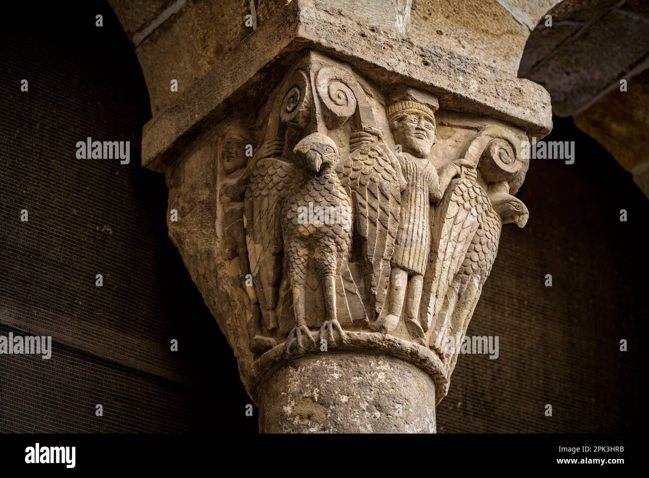 Particolare di una capitale scolpita nel Monastero di Pedralbes (Barcellona, Catalogna, Spagna) ESP: Detalle de un capitel esculpido en el Monasterio Pedralbes Foto Stock