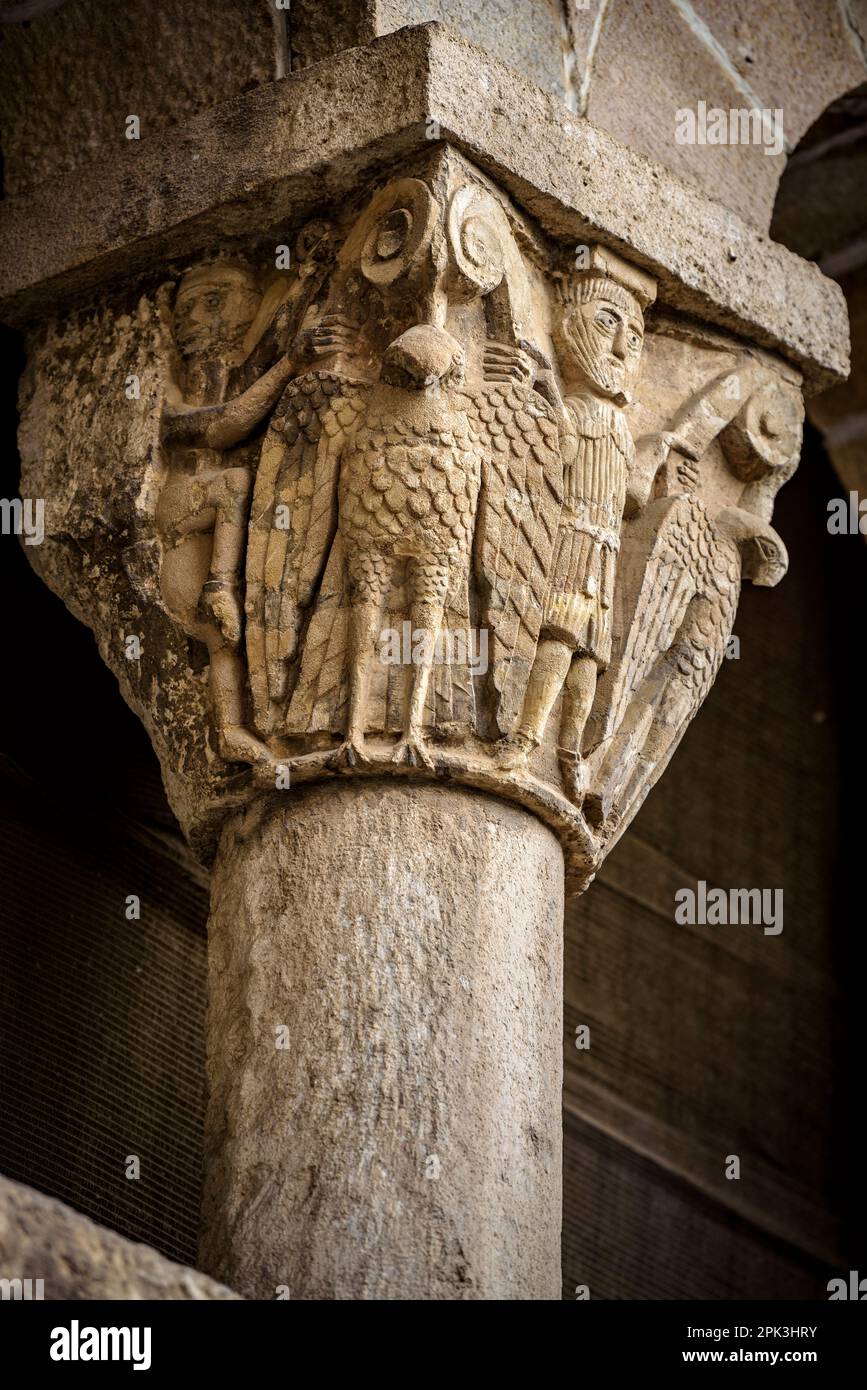 Particolare di una capitale scolpita nel Monastero di Pedralbes (Barcellona, Catalogna, Spagna) ESP: Detalle de un capitel esculpido en el Monasterio Pedralbes Foto Stock