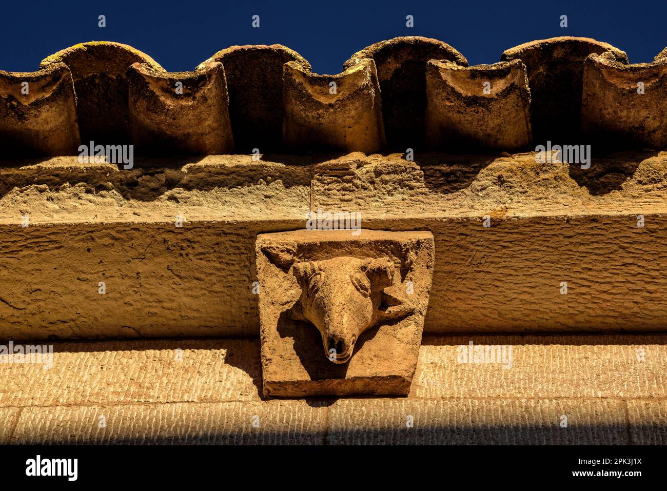 Particolare di un tetto del Conventet (convento) del Monastero di Pedralbes (Barcellona, Catalogna, Spagna) ESP detalle de un tejado al Conventet Pedralbes Foto Stock