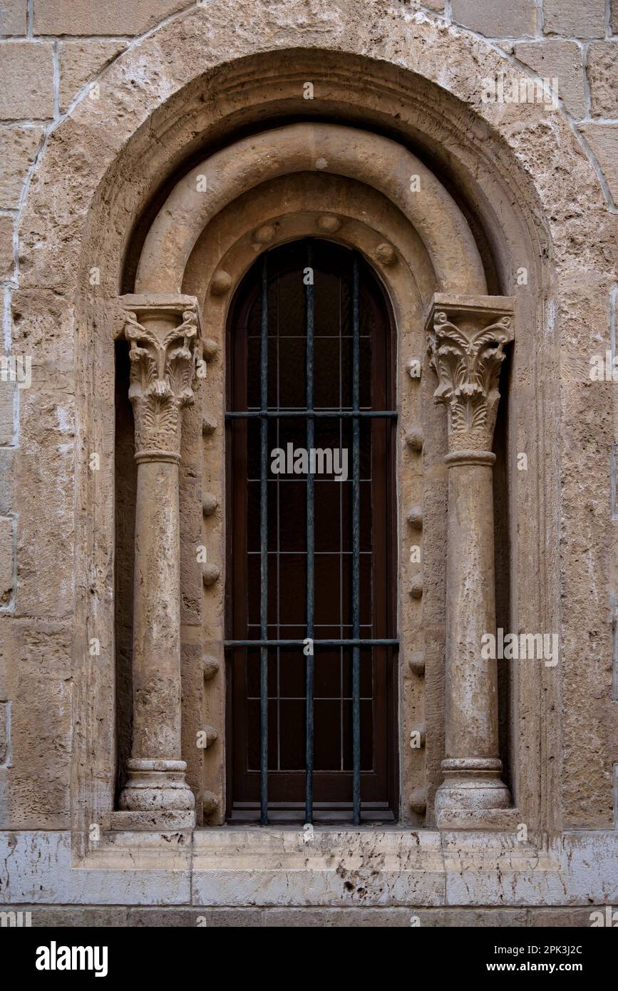 Particolare di una finestra del Monastero di Pedralbes (Barcellona, Catalogna, Spagna) ESP: Detalle de una ventana del Monasterio de Pedralbes (BCN, España) Foto Stock