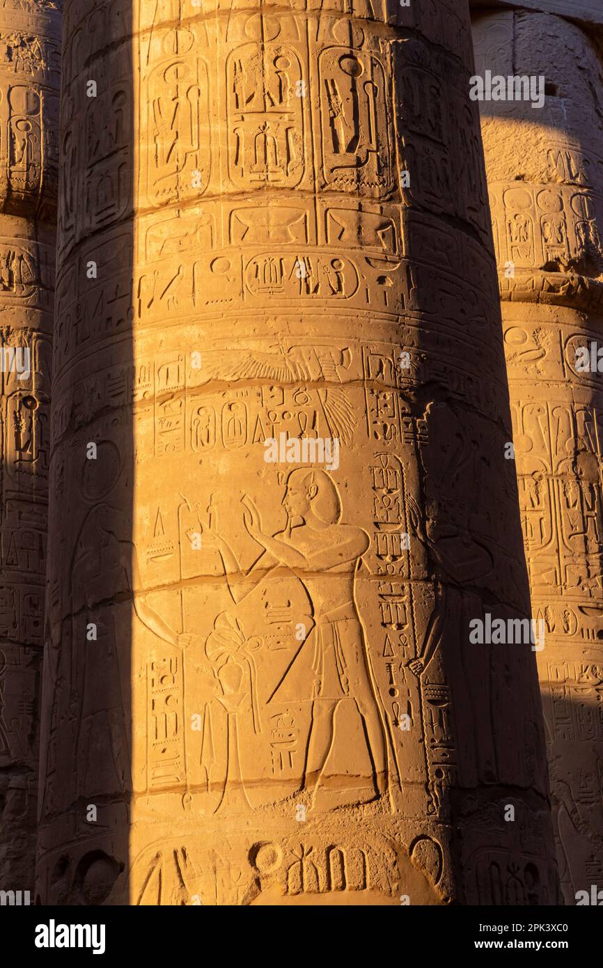 Pilastri della Grande Sala di Hypostyle al Tempio di Karnak, Luxor, Egitto, Nord Est Africa Foto Stock