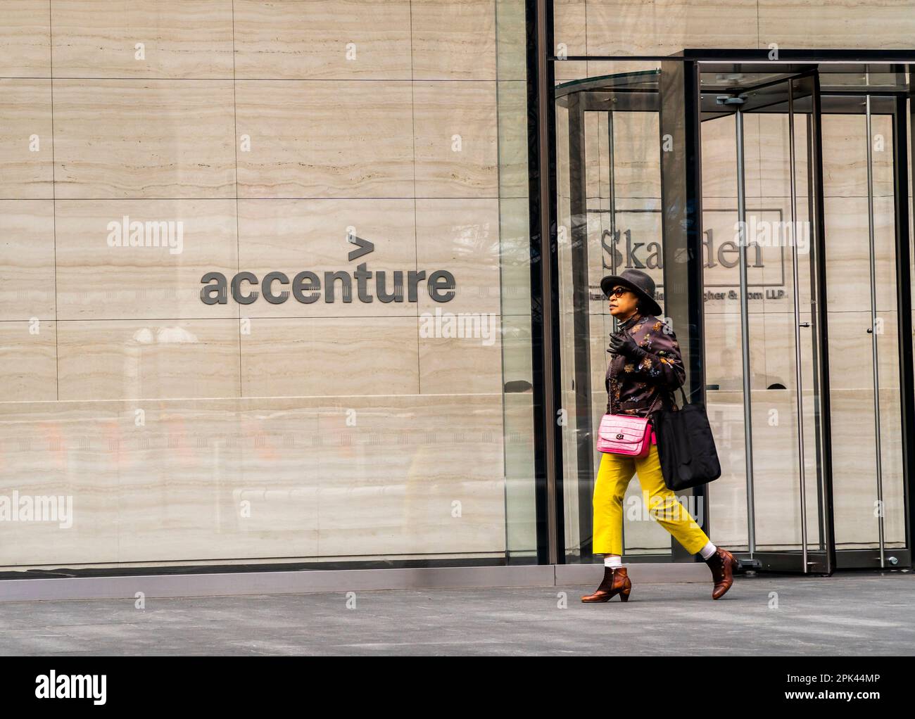 Gli uffici della società di consulenza tecnologica Accenture nello sviluppo di Manhattan West a New York venerdì 24 marzo 2023. Accenture ha annunciato che prevede di ridurre il 2,5% della forza lavoro, 19.000 posti di lavoro. (© Richard B. Levine) Foto Stock
