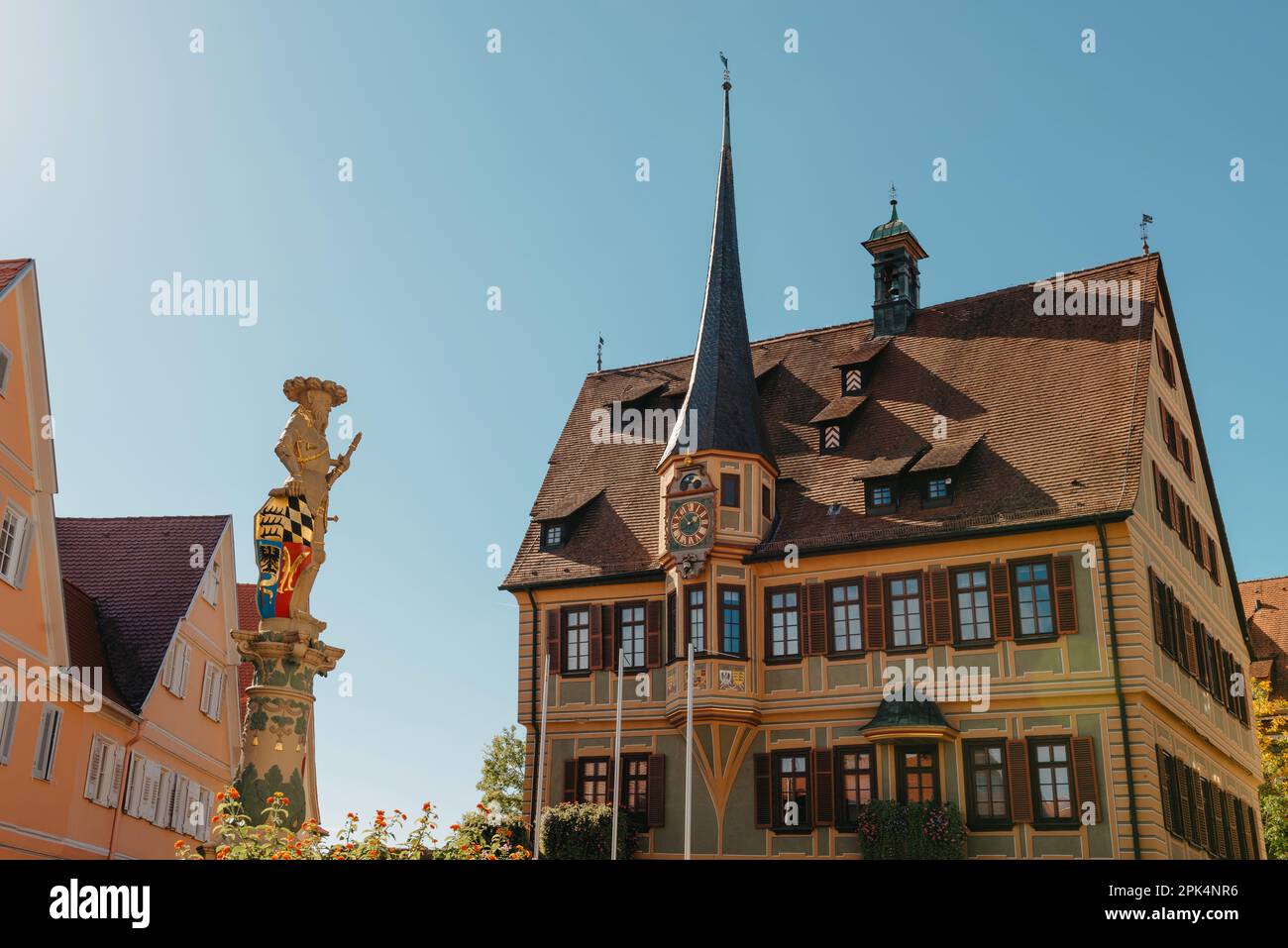 Vecchia casa di città nazionale tedesca. La Città Vecchia è piena di edifici colorati e ben conservati. Baden-Wurttemberg è uno stato della Germania sud-occidentale al confine Foto Stock