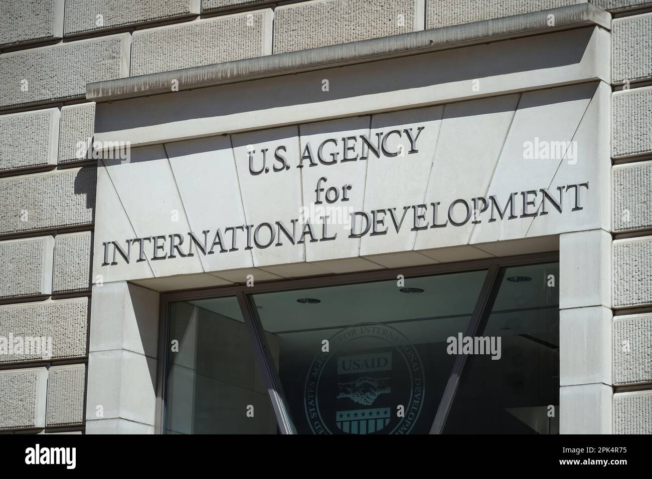 Washington, DC - 3 aprile 2023: Cartello d'ingresso dell'UFFICIO US Agency for International Development Foto Stock