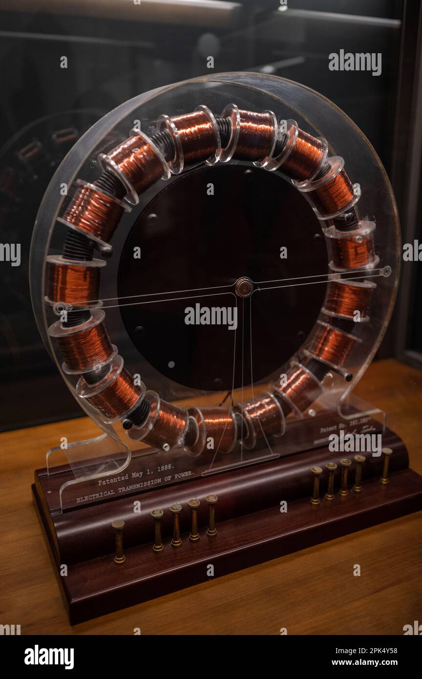 Motore a induzione magnetica Tesla con rotore a disco, basato su un campo magnetico rotante che utilizza una corrente alternata polifase. "Nikola Tesla, t Foto Stock