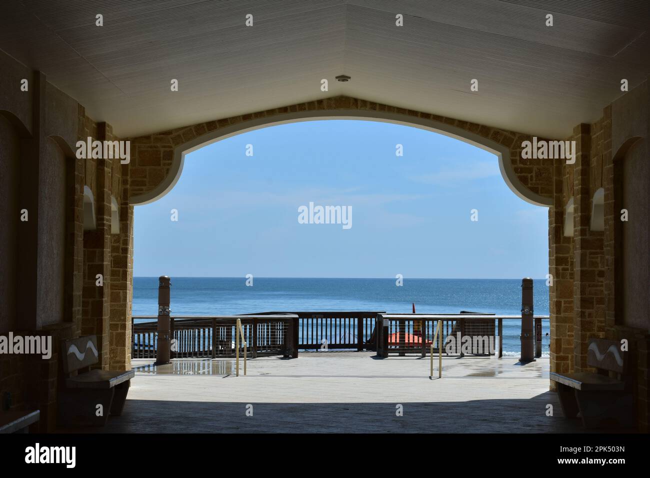 L'entrata si affaccia sull'Oceano Atlantico a Ormond Beach, Florida Foto Stock