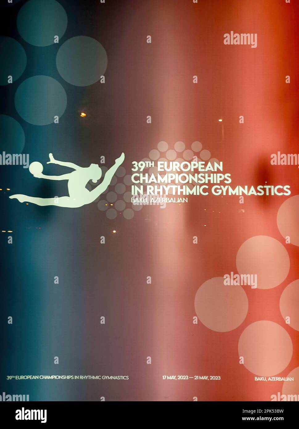 39th Campionati europei di ginnastica ritmica 2023, 17-21 maggio, Baku, Azerbaigian. Poster luminoso vicino alla National Gymnastics Arena Foto Stock