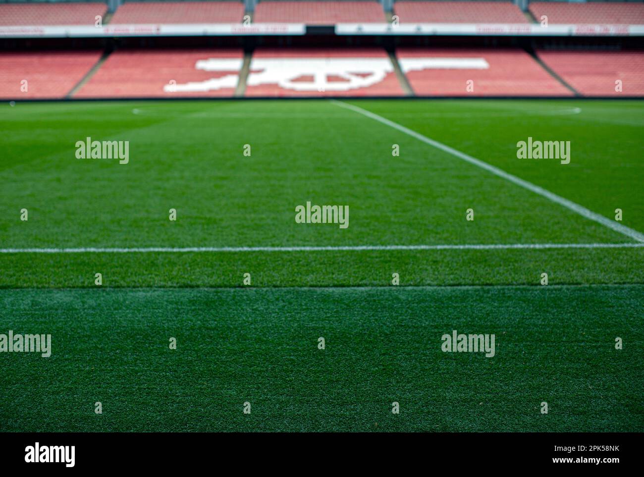 Vista sul campo, all'interno dell'Emirates Stadium, squadra di football dell'Arsenal. Londra , Regno Unito Foto Stock