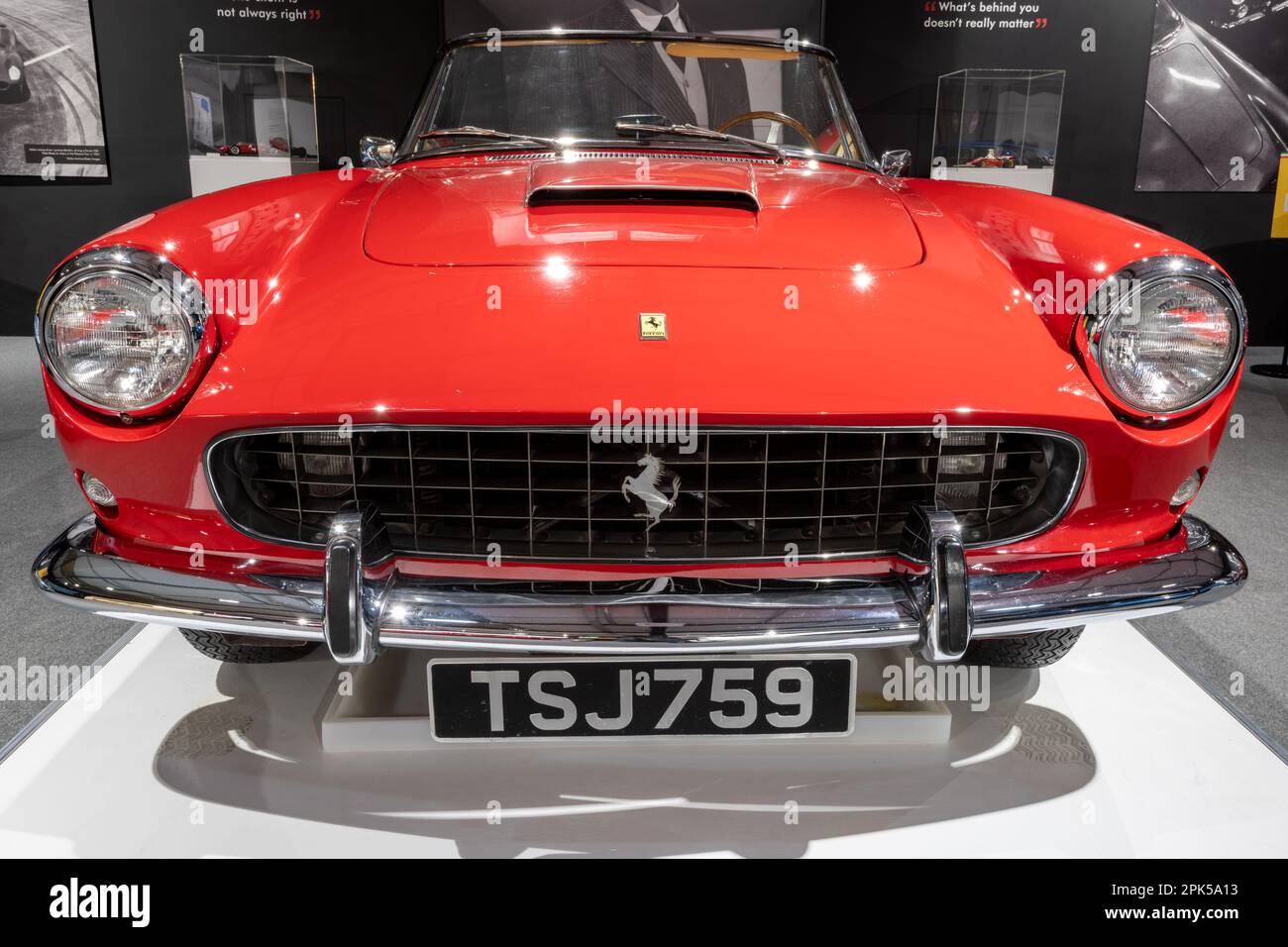 Sparkford.Somerset.United Kingdom.March 26th 2023.A 1960 Ferrari 250 GT cabriolet è in mostra al Museo del motore di Haynes a Somerset Foto Stock