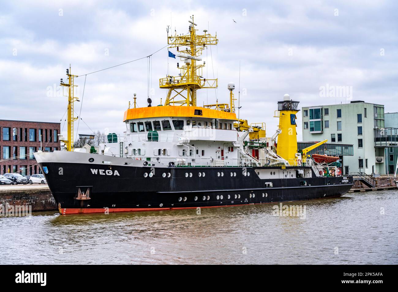 Nave Atair e nave Wega, indagine, ricerca relitti e nave di ricerca (VWFS) della Federal Maritime and Hydrographic Agency, BSH, nel porto di pesca, w Foto Stock Nave Atair e nave Wega, indagine, ricerca relitti e nave di ricerca (VWFS) della Federal Maritime and Hydrographic Agency, BSH, nel porto di pesca, w Foto Stock