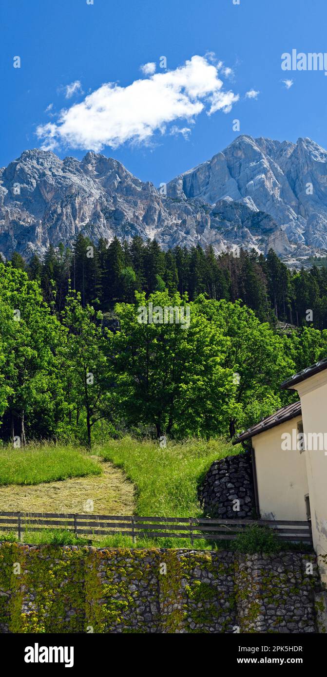 Maestoso paesaggio montano, Monte Antelao, Borca di Cadore, Italia Foto Stock