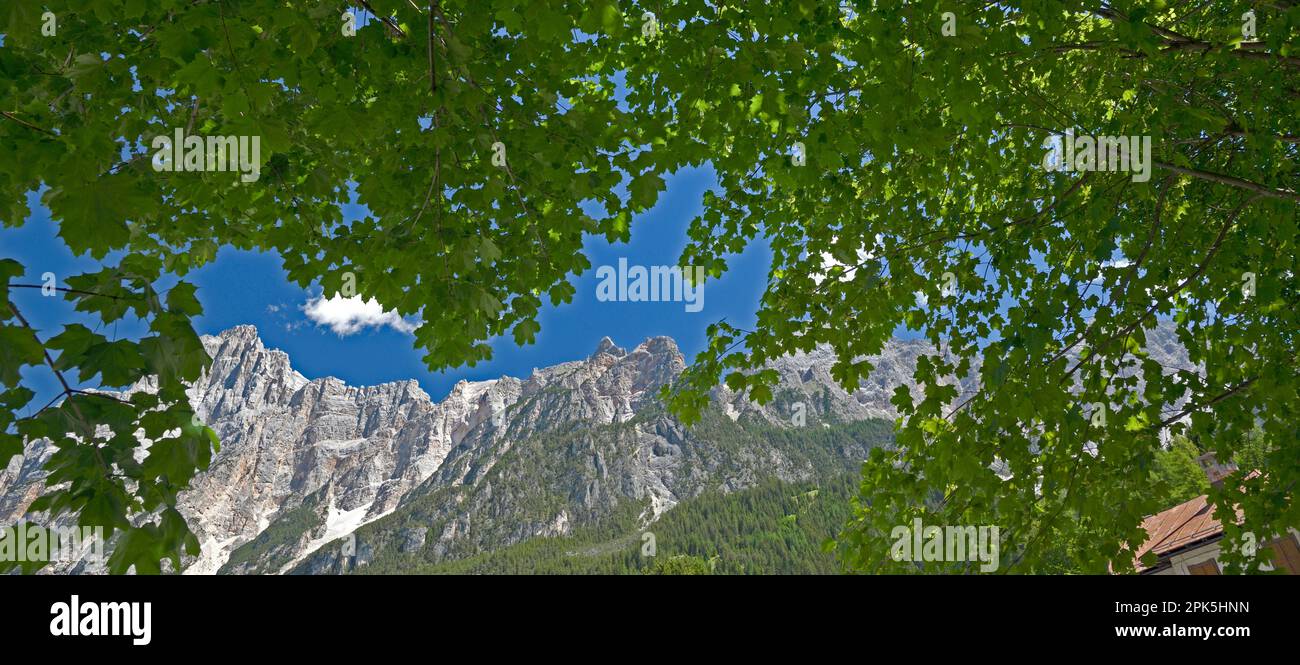 Maestoso paesaggio montano, San Vito di Cadore, Monte Antelao, Italia Foto Stock