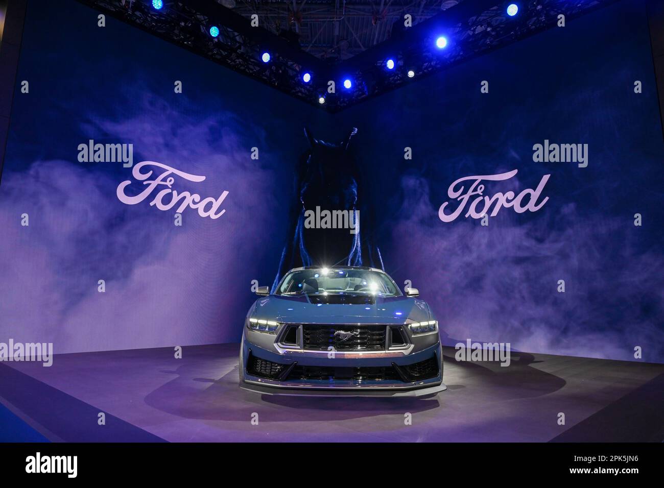 La Ford Mustang 2024 in mostra durante il New York International Auto Show 2023 (NYIAS) al Javits Center il 5 aprile 2023 a New York City. Foto Stock