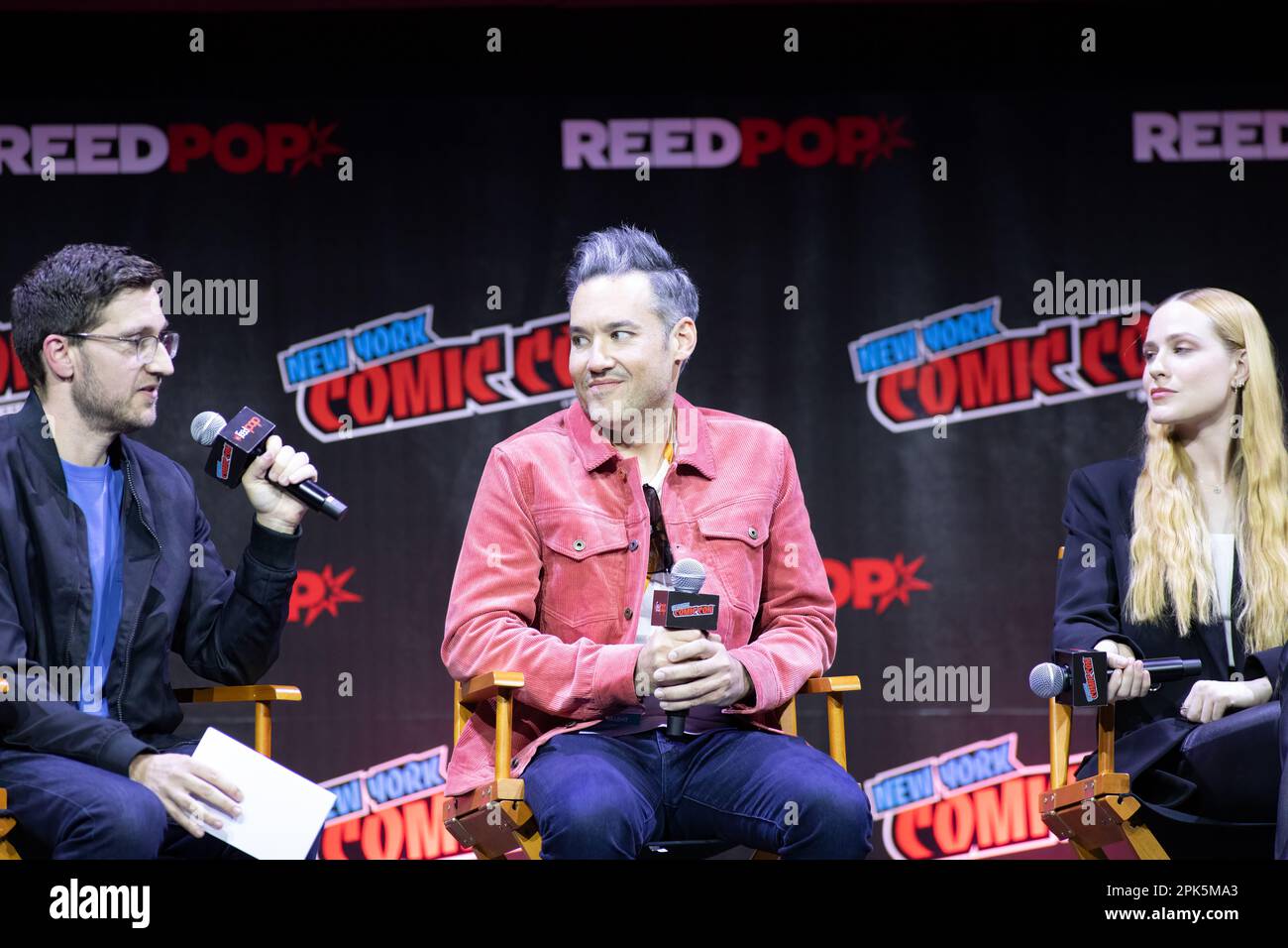 Strano: Al Yankovic Story vede Daniel Radcliffe & Evan Rachel Wood al NYCC 2022 Foto Stock