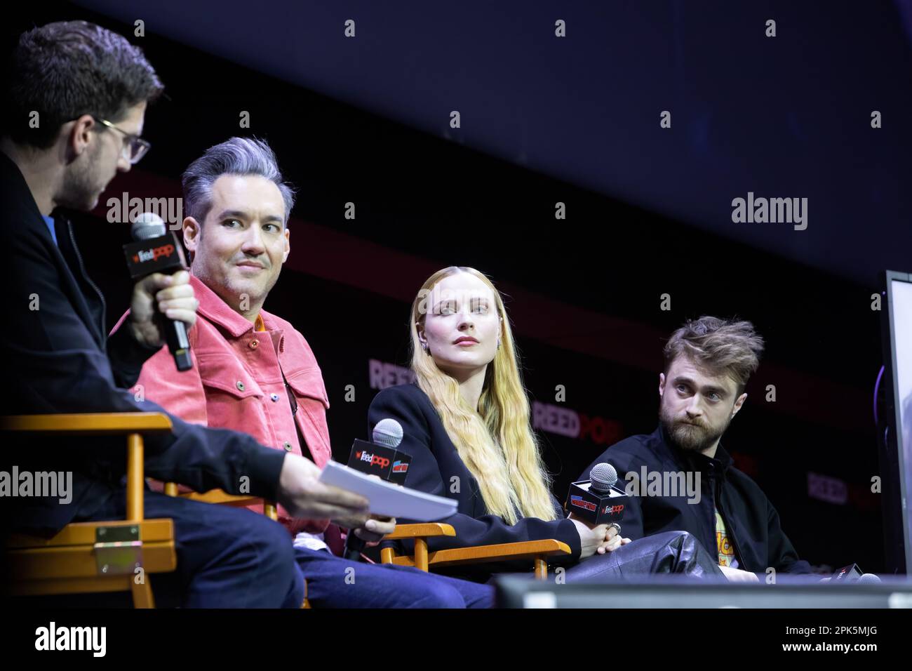 Strano: Al Yankovic Story vede Daniel Radcliffe & Evan Rachel Wood al NYCC 2022 Foto Stock