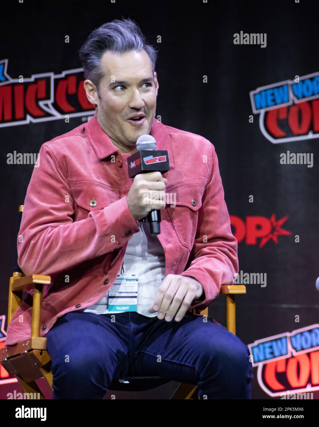 Strano: Al Yankovic Story vede Daniel Radcliffe & Evan Rachel Wood al NYCC 2022 Foto Stock