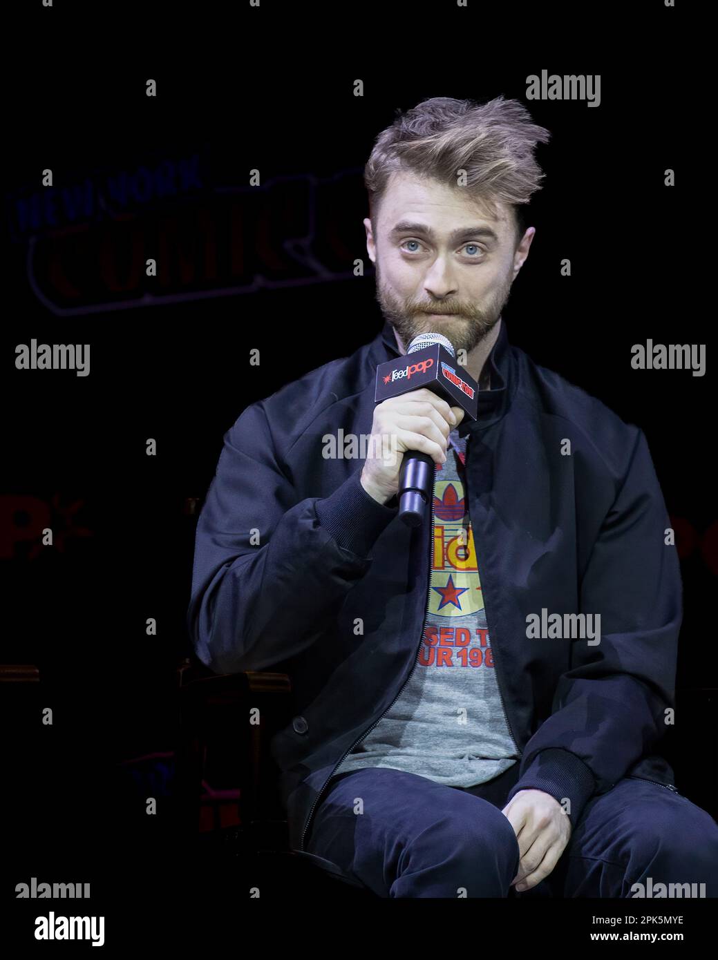 Strano: Al Yankovic Story vede Daniel Radcliffe & Evan Rachel Wood al NYCC 2022 Foto Stock