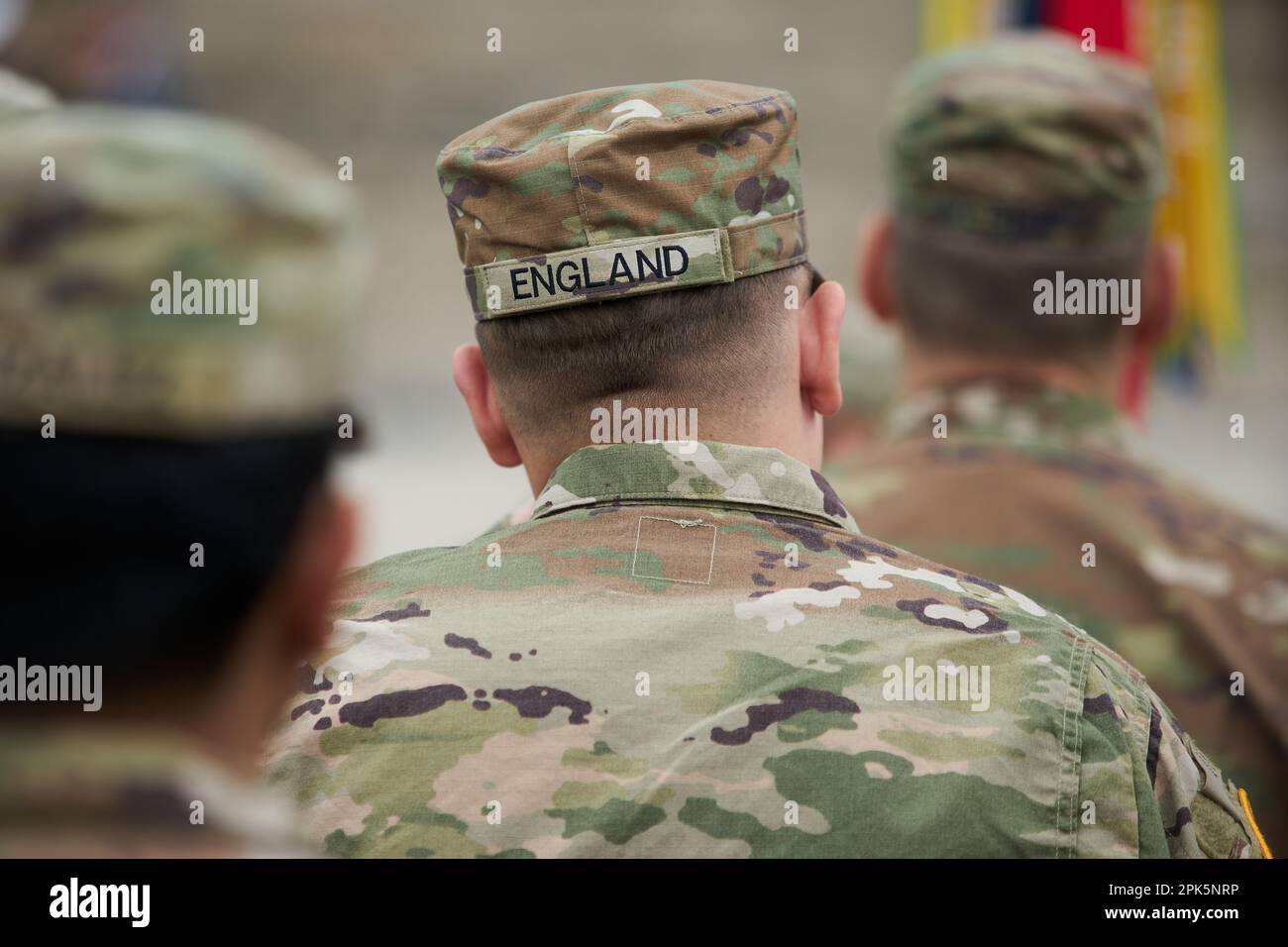 Bucarest, Romania. 5th aprile, 2023: Servitore americano durante la cerimonia di trasferimento dell'autorità tra la 101st Divisione Airborne (Air Assault) e la 10th Divisione montagna, entrambe dell'esercito degli Stati Uniti, presso il Monumento degli Eroi della Patria di fronte alla Carol i National Defence University. Credit: Lucian Alecu/Alamy Live News Foto Stock