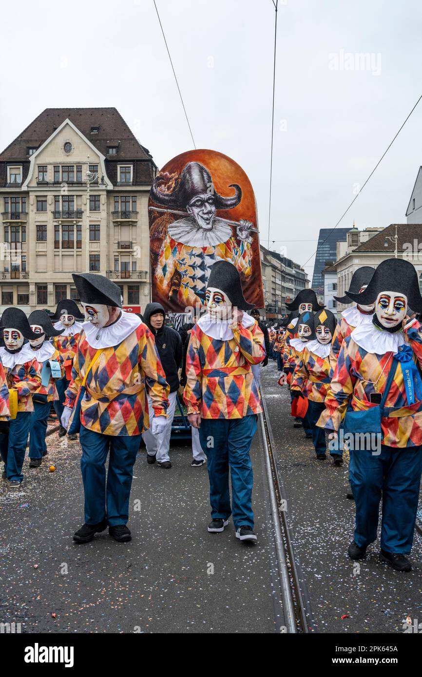 harlequin Costume alla parata di Basilea Fasnacht in Svizzera Foto Stock